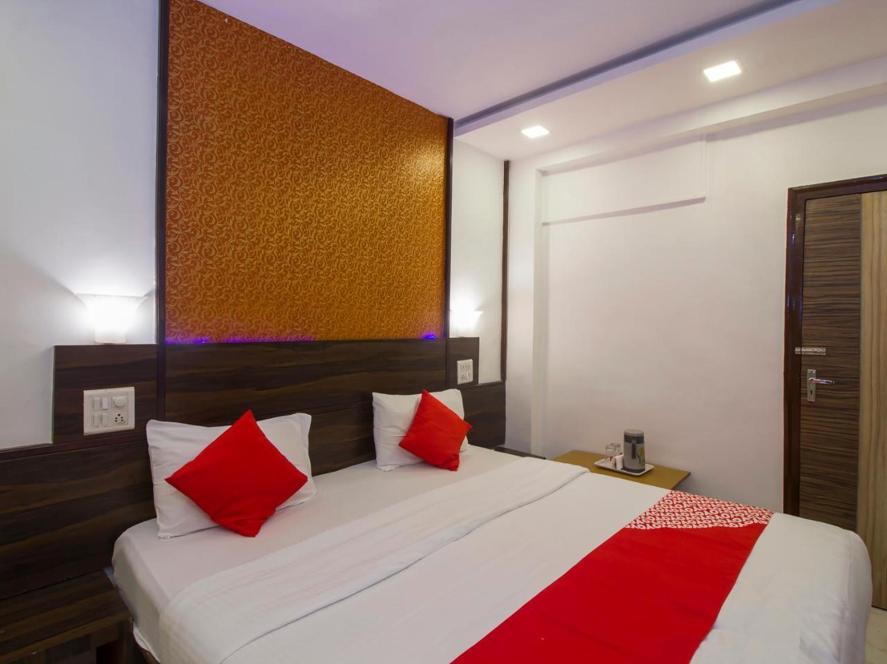 Oyo Flagship 19825 Hotel Panchratna ปันเวล ภายนอก รูปภาพ