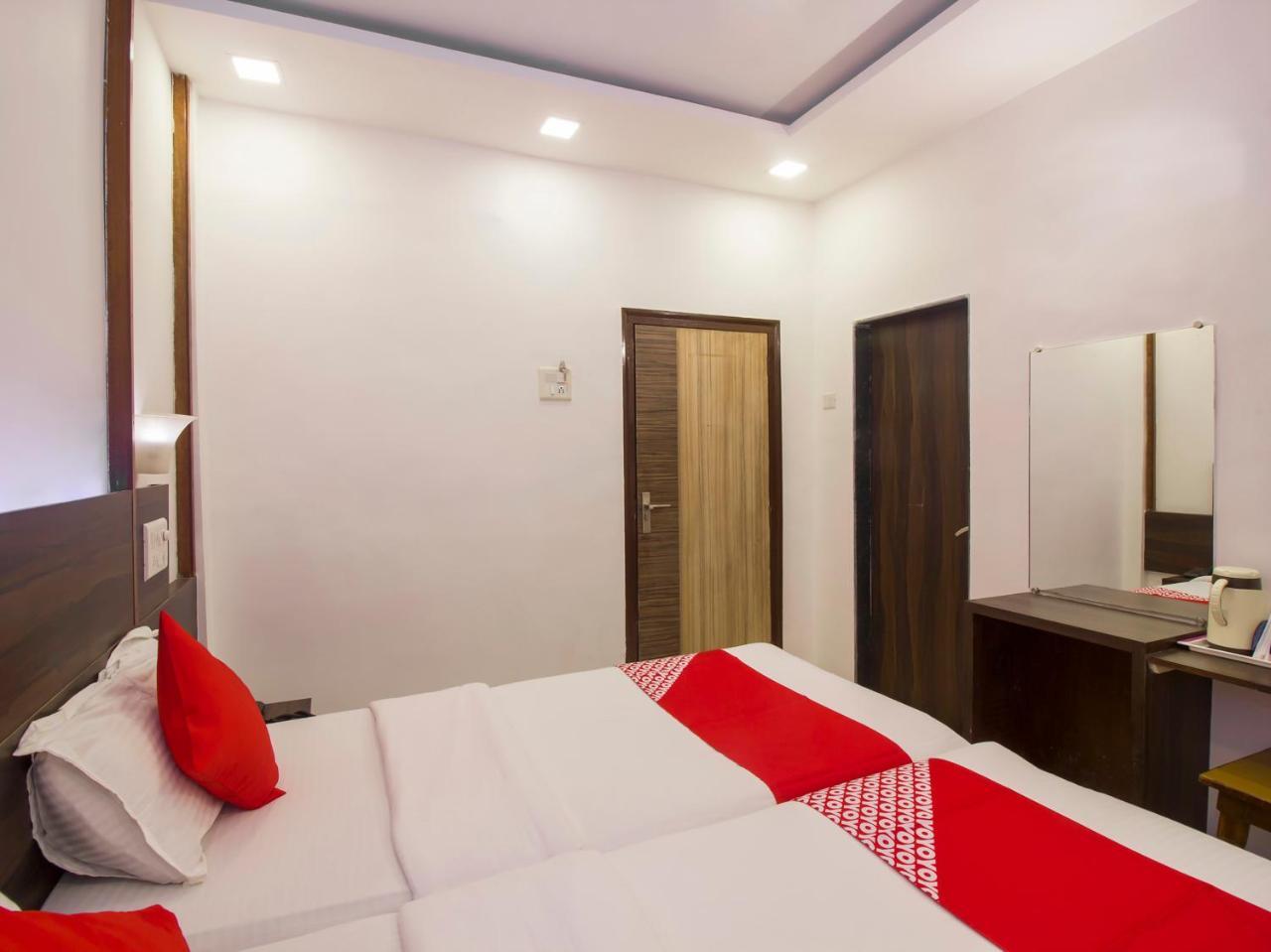 Oyo Flagship 19825 Hotel Panchratna ปันเวล ภายนอก รูปภาพ