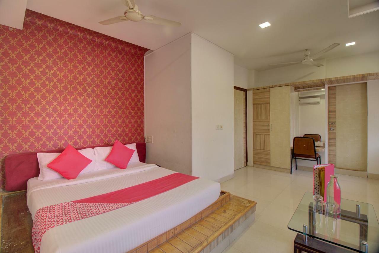 Oyo Flagship 19825 Hotel Panchratna ปันเวล ภายนอก รูปภาพ