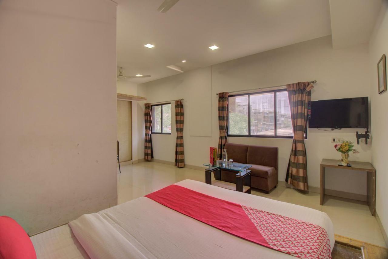 Oyo Flagship 19825 Hotel Panchratna ปันเวล ภายนอก รูปภาพ