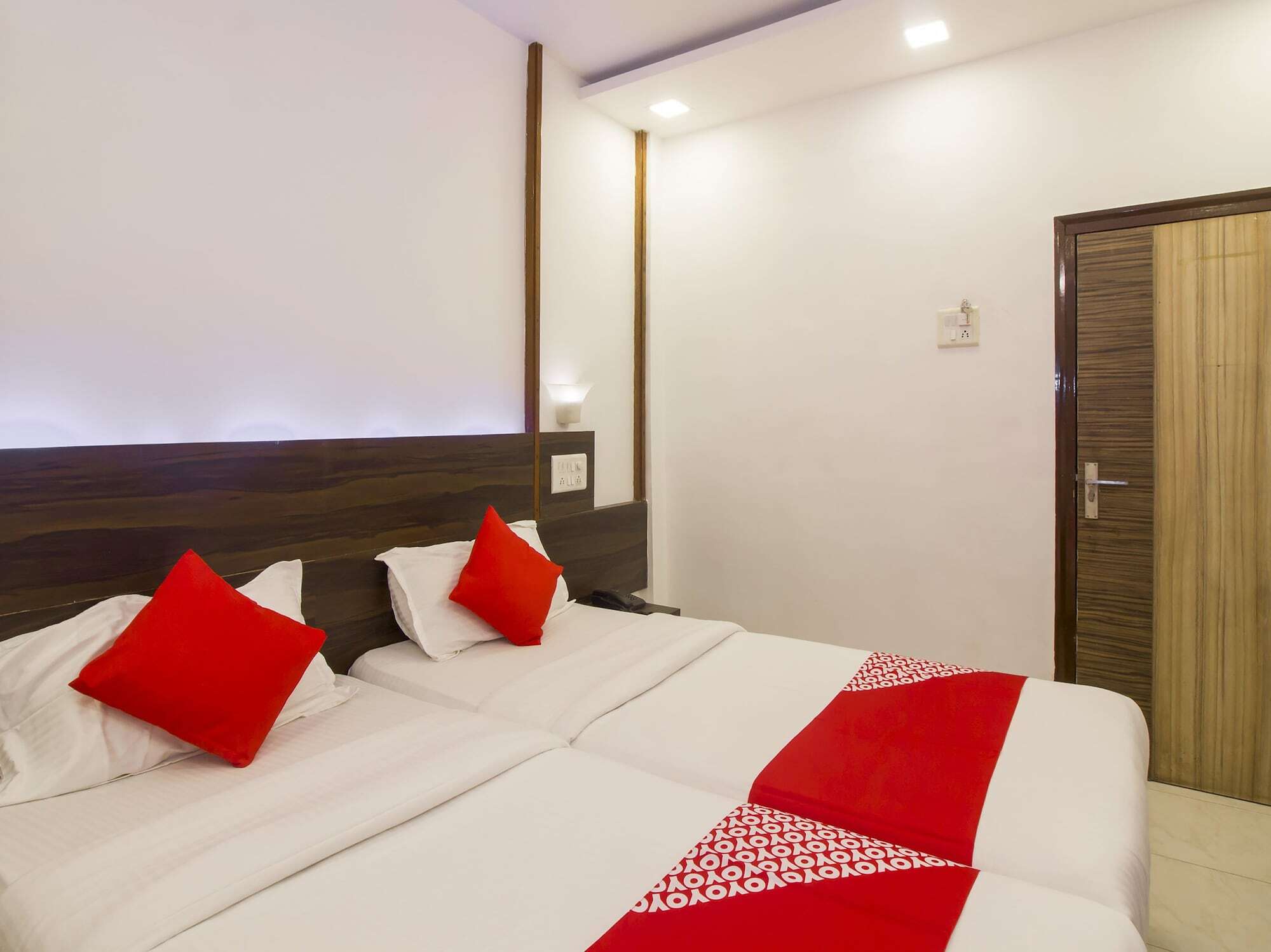 Oyo Flagship 19825 Hotel Panchratna ปันเวล ภายนอก รูปภาพ