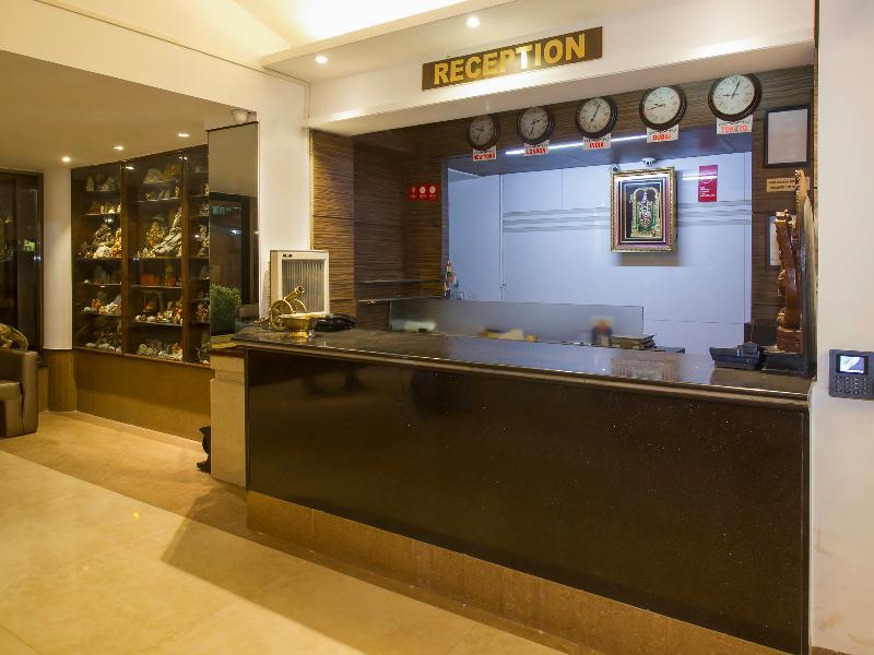 Oyo Flagship 19825 Hotel Panchratna ปันเวล ภายนอก รูปภาพ